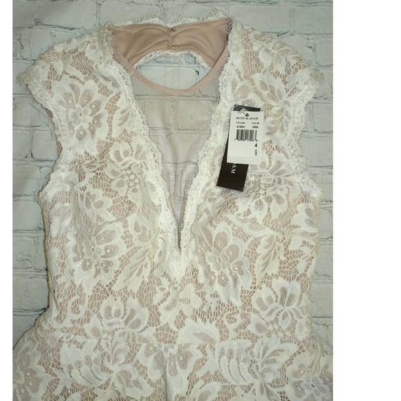 Betsy & Adam Peplum All Over Lace w/ Open Back Dress, Cream, 4 NWT - Picture 4 of 11